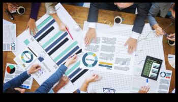 بناء الغد: وجهات نظر استراتيجية في تحليلات الأعمال
