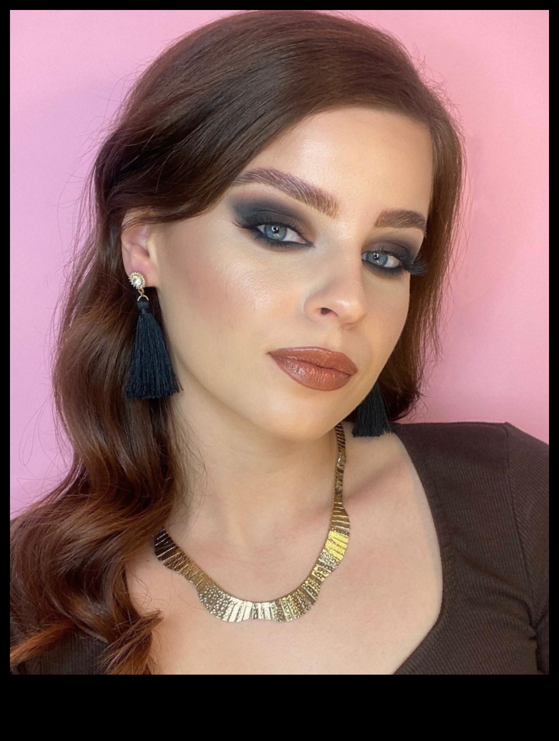 جريئة وجميلة كيفية إطلاق العنان لقوة العيون الدرامية في مكياج الحفلات 2 جريئة وجميلة: إطلاق العنان لقوة العيون الدرامية في مكياج الحفلات