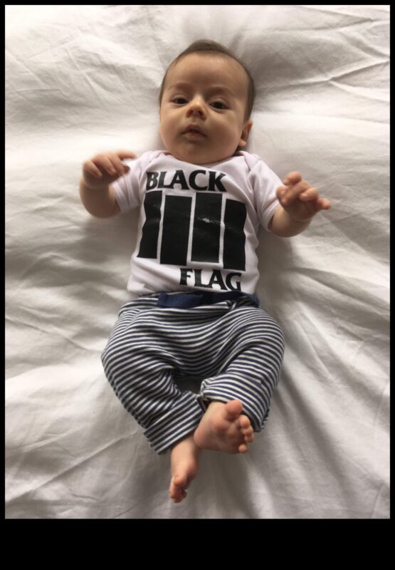 مصمم الأزياء الصغير: تلبيس طفلك بأناقة