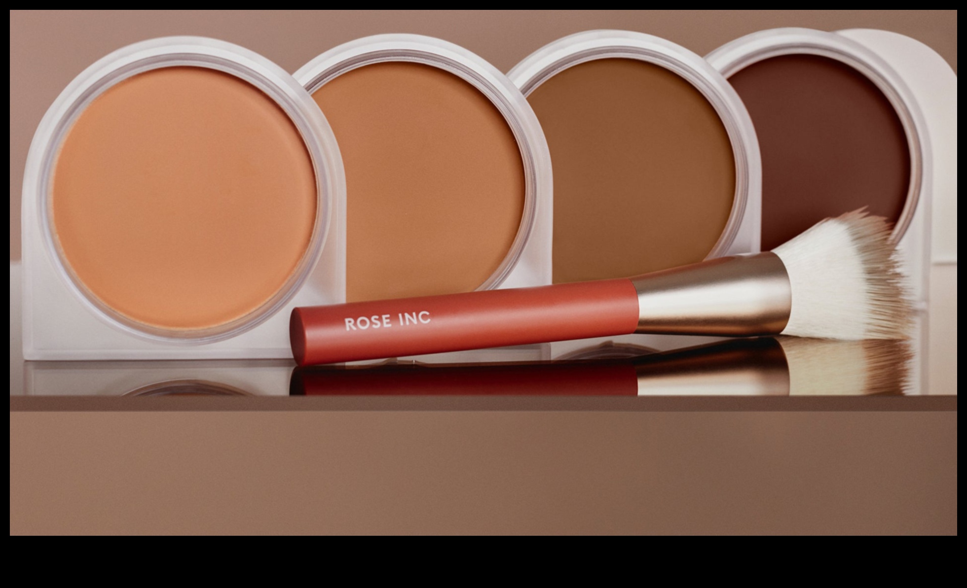 أساسيات البرونزر ابحث عن الظلال المثالية لنحت وجهك 4 أساسيات البرونزر: ظلال لا غنى عنها للحصول على محيط لا تشوبه شائبة