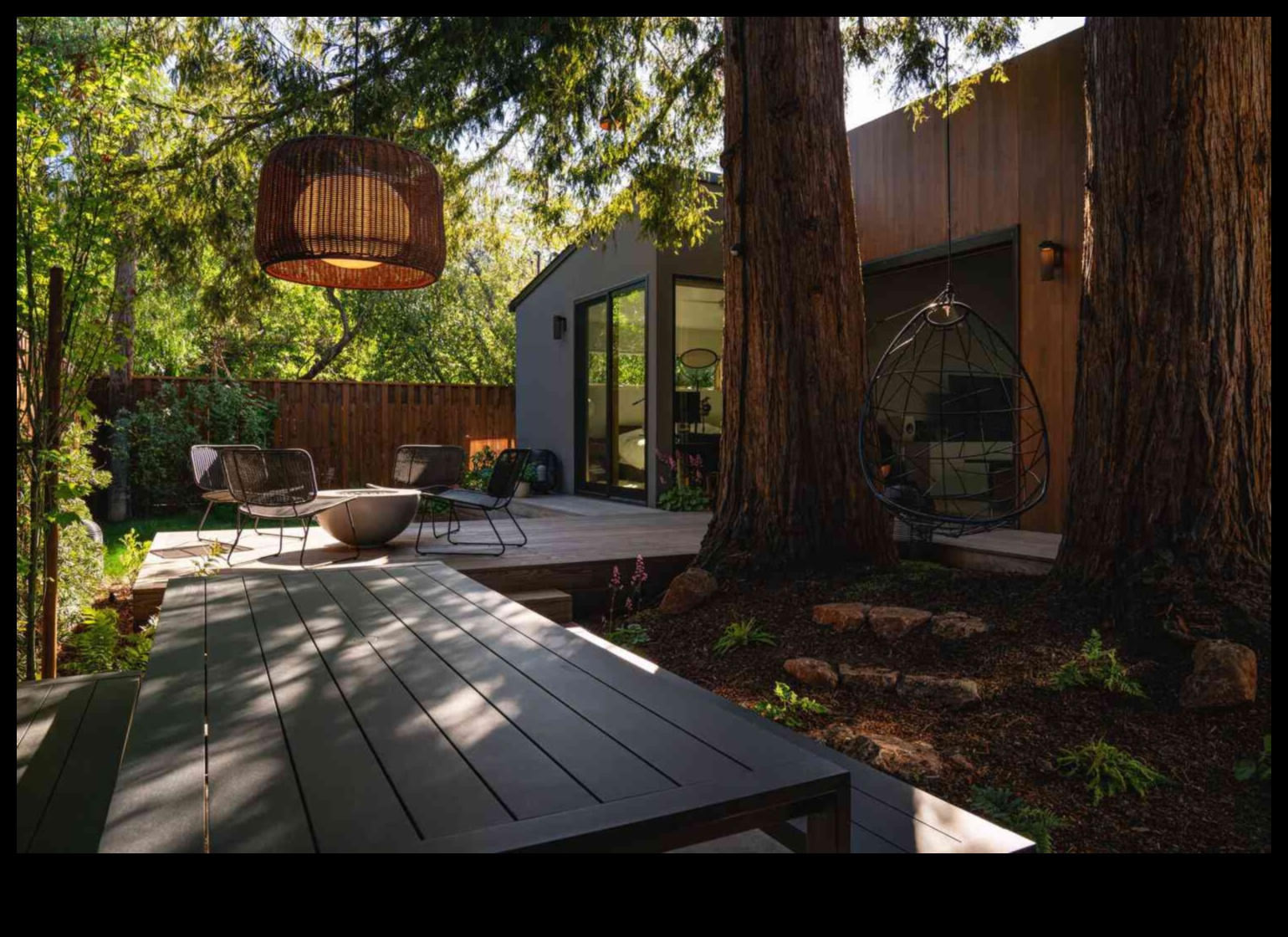 أماكن ساحرة في الهواء الطلق: اكتشف جاذبية المقاعد الأنيقة