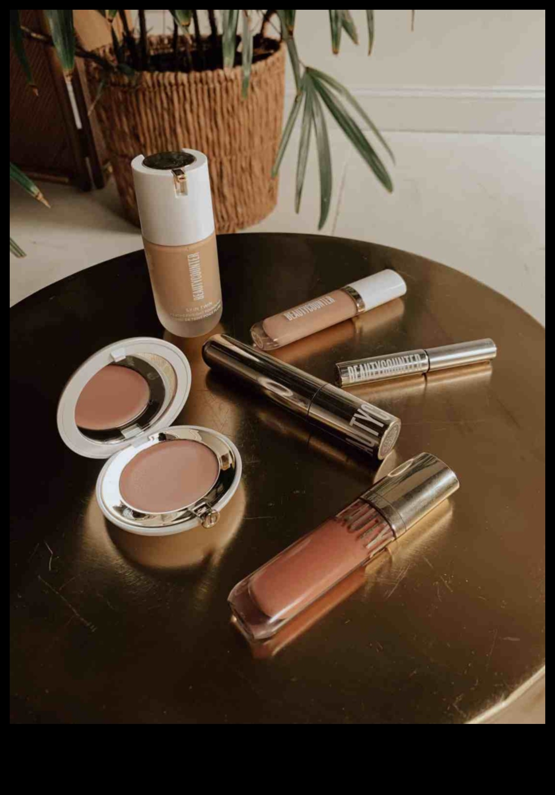 أساسيات المكياج اليومي: بناء مجموعة أدوات تجميل بسيطة